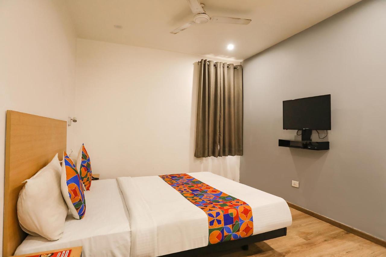 Fabhotel Golden World 加济阿巴德 外观 照片